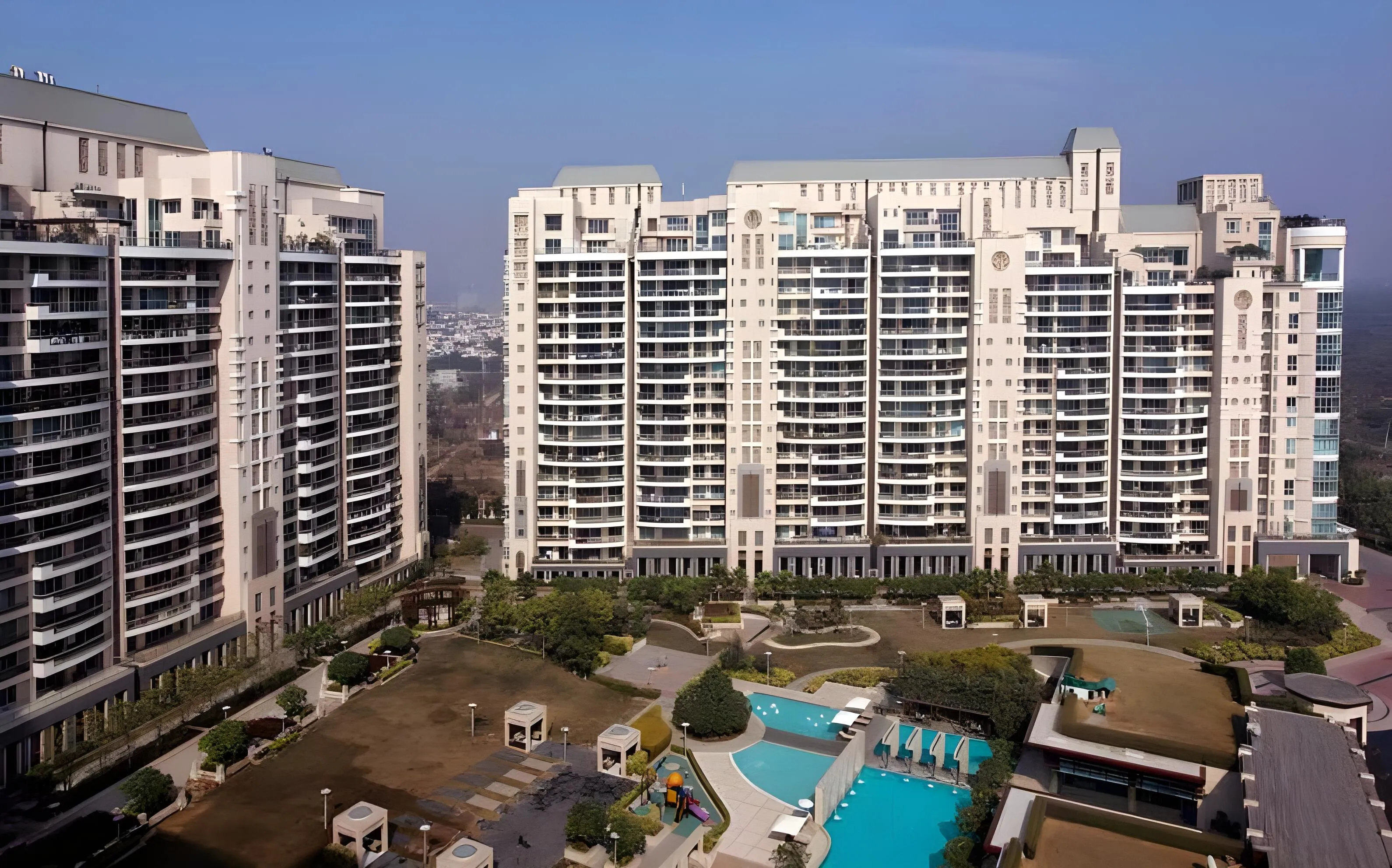 DLF The Crest